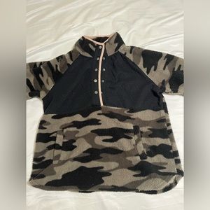 Large women’s Maurice’s quarter zip up